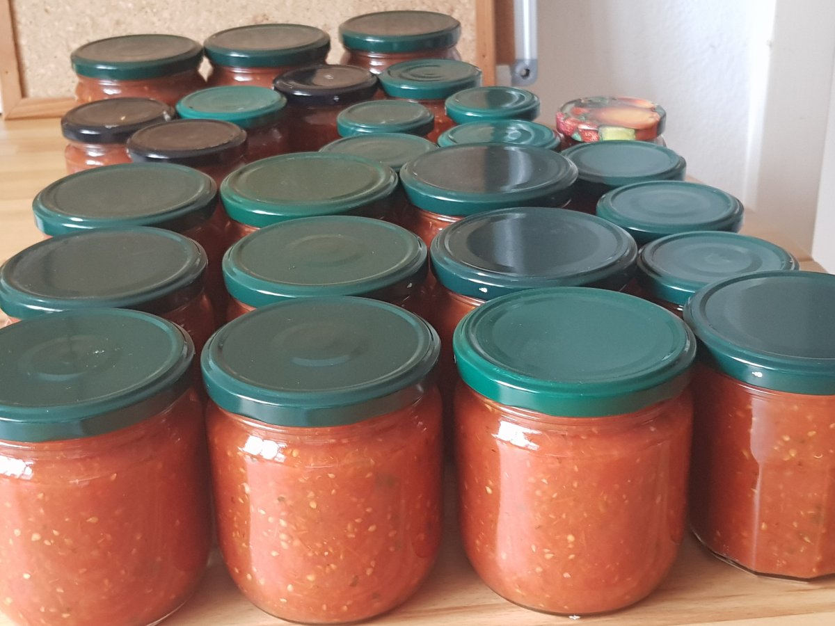 Die "rote Sonne" in Gläsern eingefangen